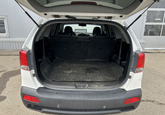 Подержанный автомобиль Kia Sorento 2011 года (15 фото)