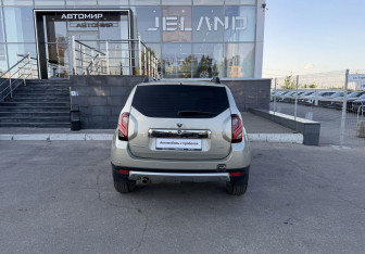 Подержанный автомобиль Renault Duster 2014 года (6 фото)