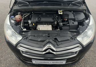 Подержанный автомобиль Citroen C4 Sedan 2013 года (13 фото)