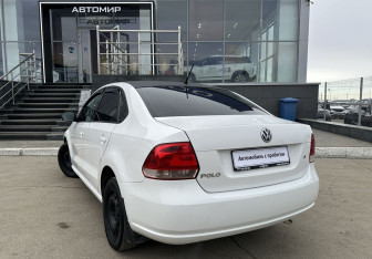 Подержанный автомобиль Volkswagen Polo Sedan 2013 года (7 фото)