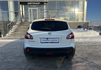 Подержанный автомобиль Nissan Qashqai 2012 года (6 фото)