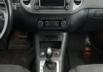 Подержанный автомобиль Volkswagen Tiguan 2015 года (11 фото)