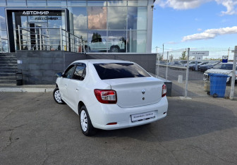 Подержанный автомобиль Renault Logan Sedan 2015 года (7 фото)