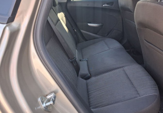 Подержанный автомобиль Opel Astra Hatchback 2012 года (12 фото)