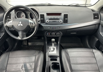 Подержанный автомобиль Mitsubishi Lancer Sedan 2008 года (10 фото)
