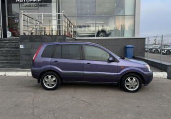 Подержанный автомобиль Ford Fusion 2007 года (4 фото)