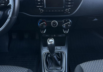 Подержанный автомобиль Kia Rio Sedan 2020 года (11 фото)