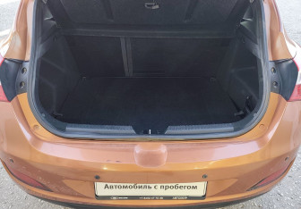 Подержанный автомобиль Hyundai i30 Hatchback 2015 года (15 фото)