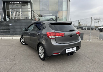 Подержанный автомобиль Kia Rio Hatchback 2016 года (7 фото)