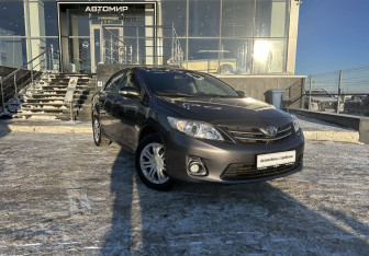 Подержанный автомобиль Toyota Corolla Sedan 2012 года (3 фото)