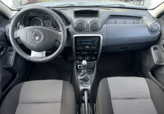 Подержанный автомобиль Renault Duster 2013 года (10 фото)