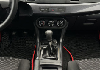 Подержанный автомобиль Mitsubishi Lancer Sedan 2008 года (11 фото)