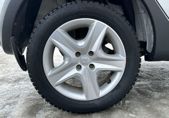 Подержанный автомобиль Renault Sandero 2015 года (15 фото)