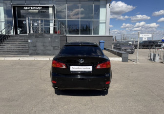 Подержанный автомобиль Lexus IS Sedan 2006 года (6 фото)