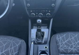 Подержанный автомобиль Skoda Octavia Liftback 2018 года (11 фото)