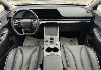 Подержанный автомобиль Omoda C5 2024 года (10 фото)