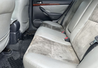 Подержанный автомобиль Toyota Avensis Sedan 2004 года (12 фото)