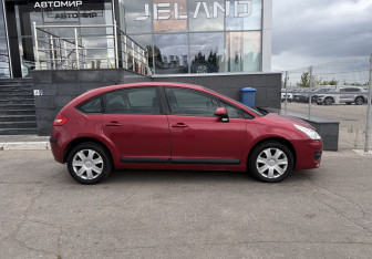 Подержанный автомобиль Citroen C4 Hatchback 2010 года (4 фото)