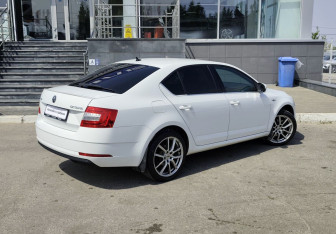 Подержанный автомобиль Skoda Octavia Liftback 2020 года (5 фото)