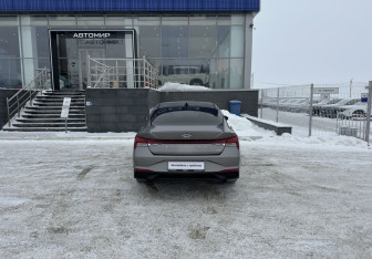 Подержанный автомобиль Hyundai Elantra Sedan 2021 года (6 фото)