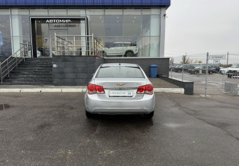 Подержанный автомобиль Chevrolet Cruze Sedan 2011 года (6 фото)