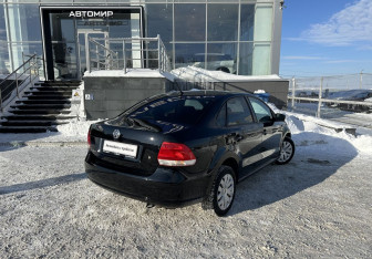 Подержанный автомобиль Volkswagen Polo Sedan 2014 года (5 фото)