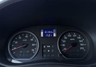 Подержанный автомобиль Renault Sandero 2013 года (9 фото)