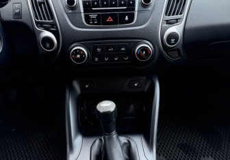 Подержанный автомобиль Hyundai ix35 2012 года (11 фото)