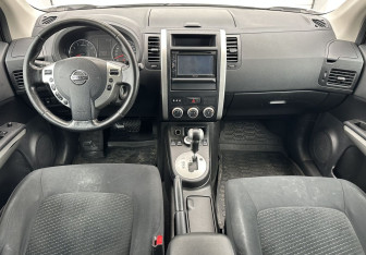 Подержанный автомобиль Nissan X-Trail 2014 года (10 фото)