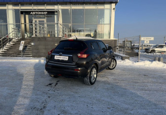Подержанный автомобиль Nissan Juke 2012 года (5 фото)