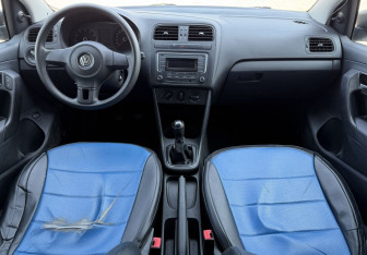 Подержанный автомобиль Volkswagen Polo Sedan 2014 года (10 фото)