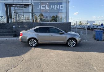 Подержанный автомобиль Skoda Octavia Liftback 2013 года (4 фото)