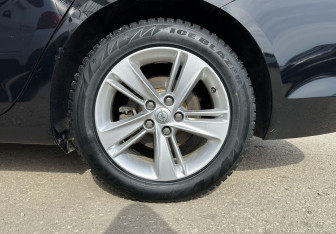 Подержанный автомобиль Opel Insignia Liftback 2018 года (15 фото)