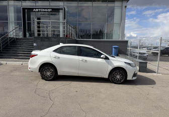 Подержанный автомобиль Toyota Corolla Sedan 2017 года (4 фото)