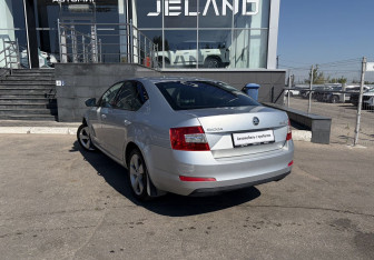 Подержанный автомобиль Skoda Octavia Liftback 2014 года (7 фото)
