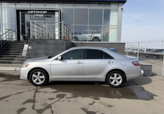Подержанный автомобиль Toyota Camry Sedan 2009 года (8 фото)