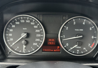 Подержанный автомобиль BMW X1 2012 года (9 фото)