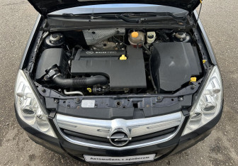 Подержанный автомобиль Opel Signum 2007 года (13 фото)