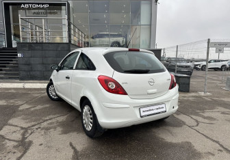 Подержанный автомобиль Opel Corsa 2008 года (7 фото)