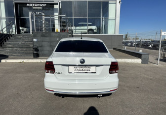 Подержанный автомобиль Volkswagen Polo Sedan 2016 года (6 фото)