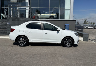 Подержанный автомобиль Renault Logan Sedan 2015 года (4 фото)