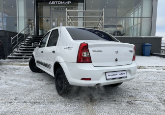 Подержанный автомобиль Renault Logan Sedan 2011 года (7 фото)