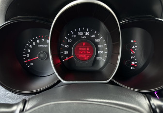 Подержанный автомобиль Kia Rio Hatchback 2016 года (9 фото)