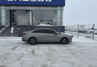 Подержанный автомобиль Hyundai Elantra Sedan 2021 года (4 фото)