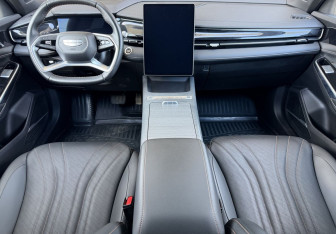Подержанный автомобиль Geely Preface 2024 года (10 фото)