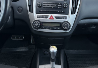 Подержанный автомобиль Kia Ceed Hatchback 2009 года (11 фото)