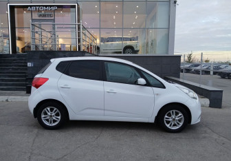 Подержанный автомобиль Kia Venga 2015 года (4 фото)