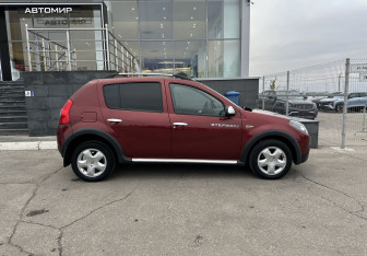 Подержанный автомобиль Renault Sandero 2012 года (4 фото)