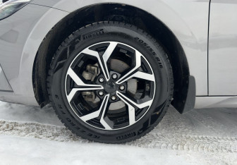 Подержанный автомобиль Hyundai Elantra Sedan 2021 года (14 фото)