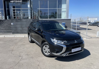 Подержанный автомобиль Mitsubishi Outlander 2021 года (3 фото)